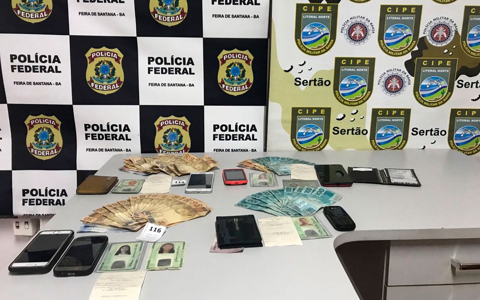 Suspeitos foram presos com documentos falsos pela PF (Foto: Divulgação / PF)