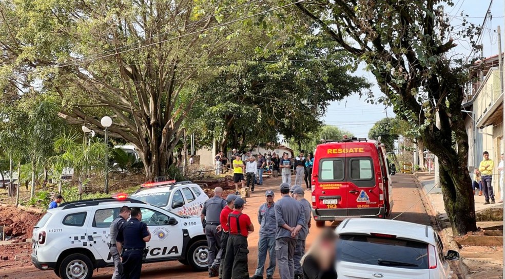 Idosa morre atropelada por carro sem motorista em Botucatu — Foto: Acontece Botucatu/Divulgação