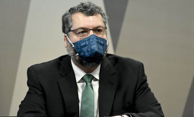 O ex-ministro Ernesto Araújo em depoimento à CPI da Covid
