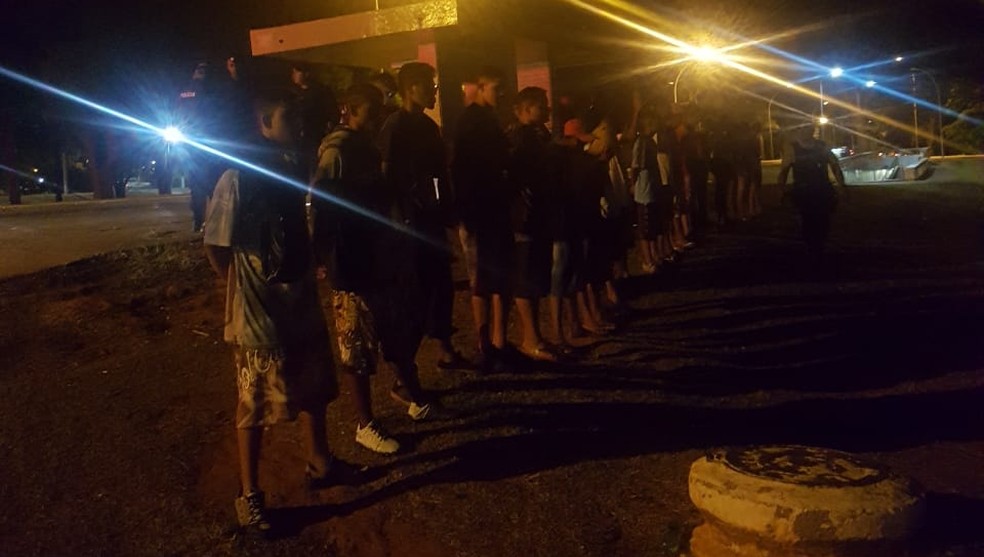 Adolescentes suspeitos de assaltar vítimas na UnB são presos — Foto: PMDF/ Divulgação