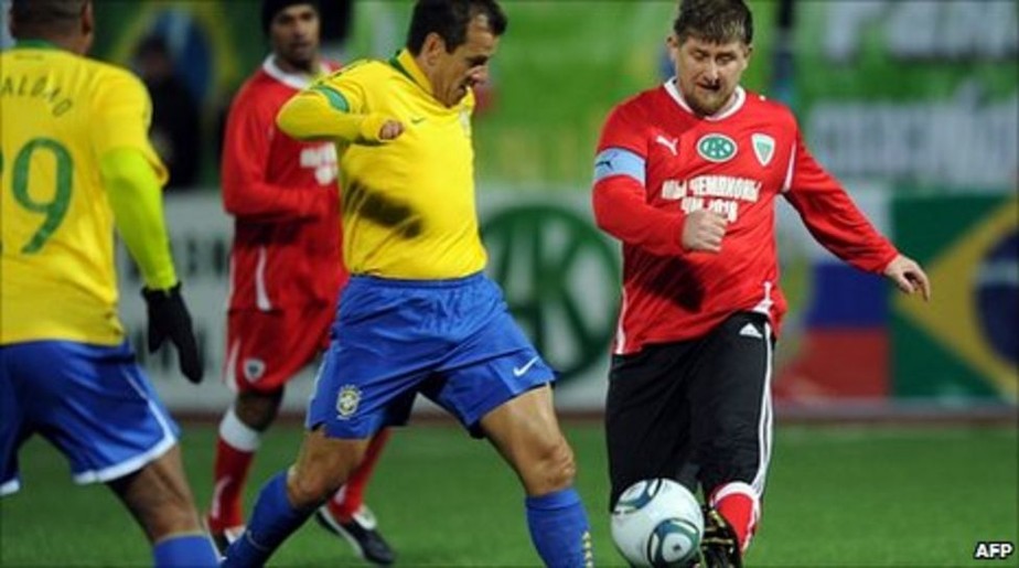 Ramzan Kadyrov e Dunga disputam bola