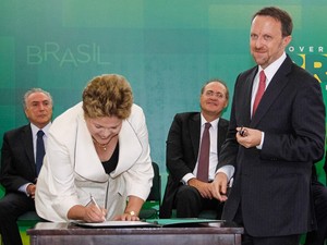 O novo ministro da Secretaria de Comunicação Social, Thomas Traumann, e a presidente Dilma Rousseff (Foto: Roberto Stuckert Filho / PR)