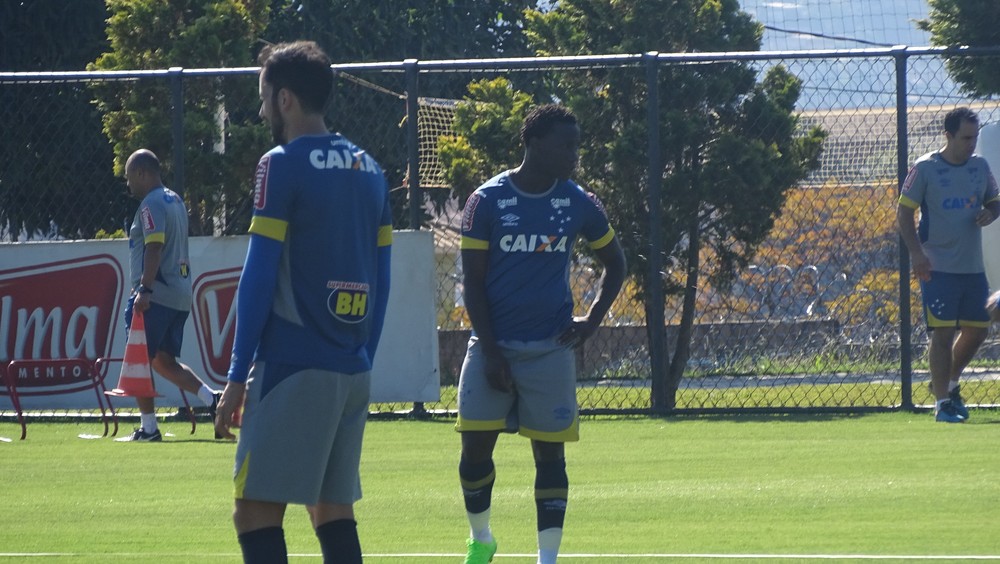 Mano esconde time contra o Grêmio, Caicedo volta, mas Henrique não treina