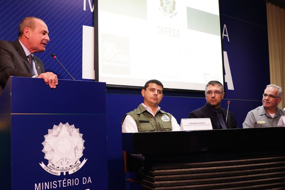 Autoridades fizeram apresentação no Ministério da Defesa sobre medidas de combate às manchas de óleo e descobrir os responsáveis pelo derramamento — Foto: Valter Campanato/Agência Brasil