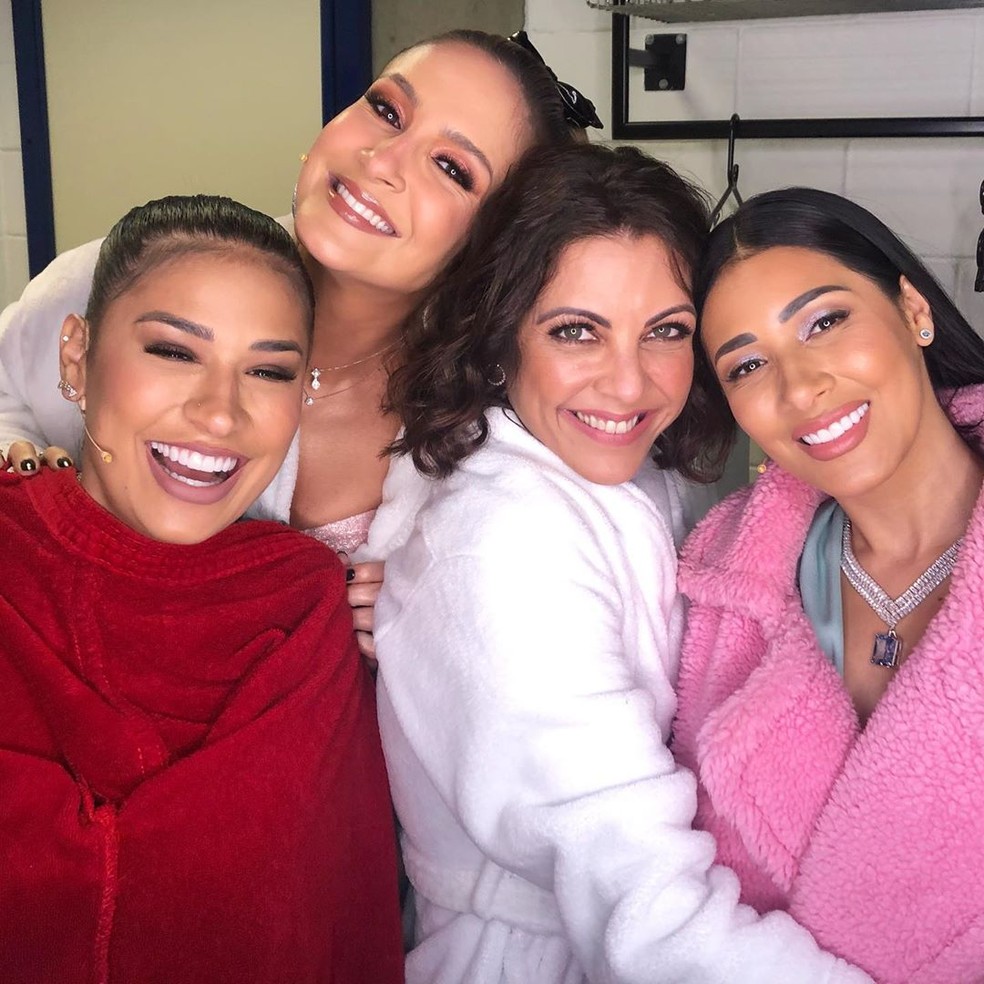 Simone & Simaria, Claudia Leitte e Thalita Rebouças no camarim do 'The Voice Kids' — Foto: Reprodução/Instagram
