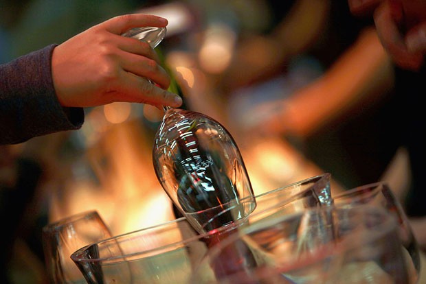 Como limpar, secar e guardar taças de vinho (Foto: David Silverman/Getty Images)