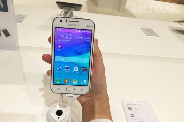 Galaxy J1 é o primeiro foblet de entrada da Samsung  (Foto: Gabriella Fiszman/TechTudo)