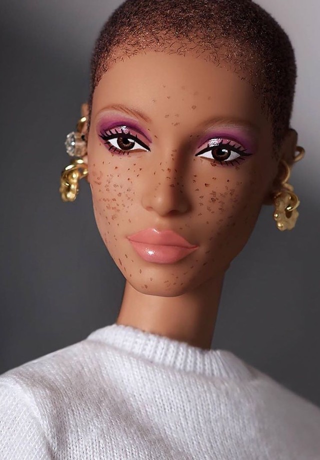 A Barbie de Adwoa Aboah (Foto: Instagram Adwoa Aboah/ Reprodução)