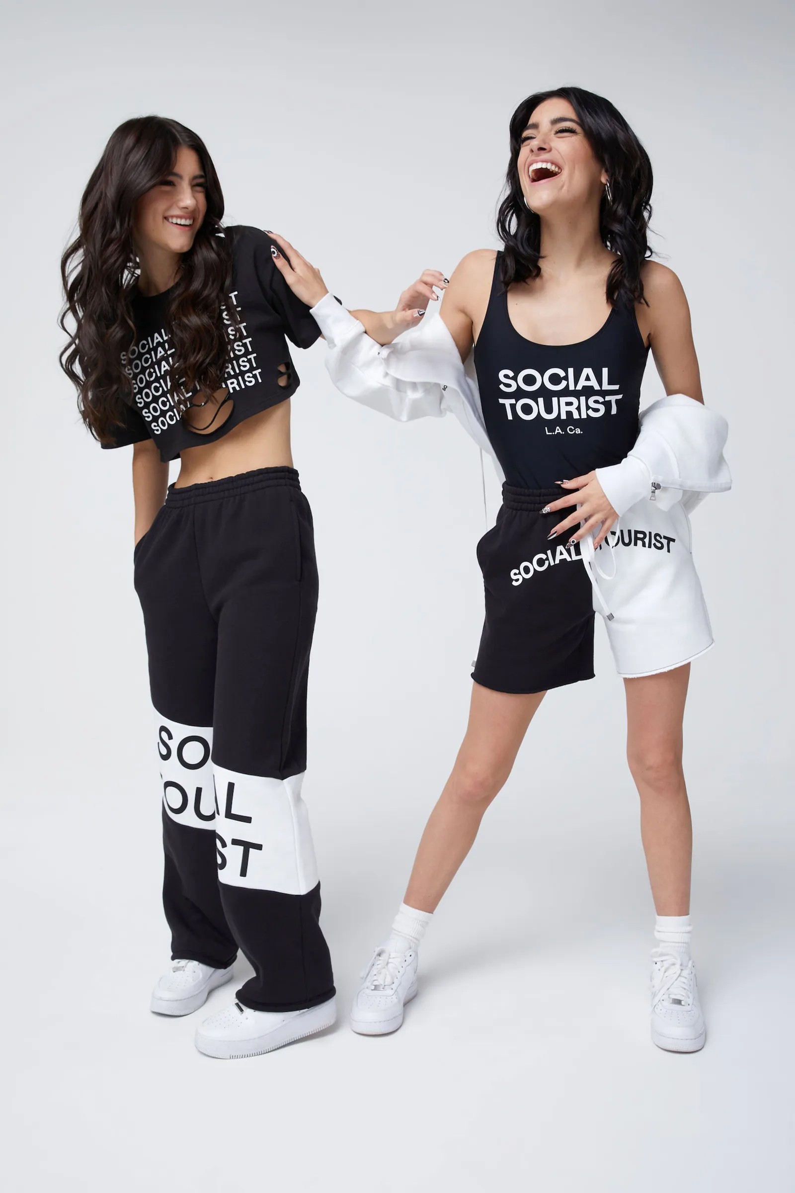 Social Tourist by Charli and Dixie D’Amelio, launched in 2021 (Foto: Reprodução/ Social Tourist by Charli and Dixie D’Amelio)
