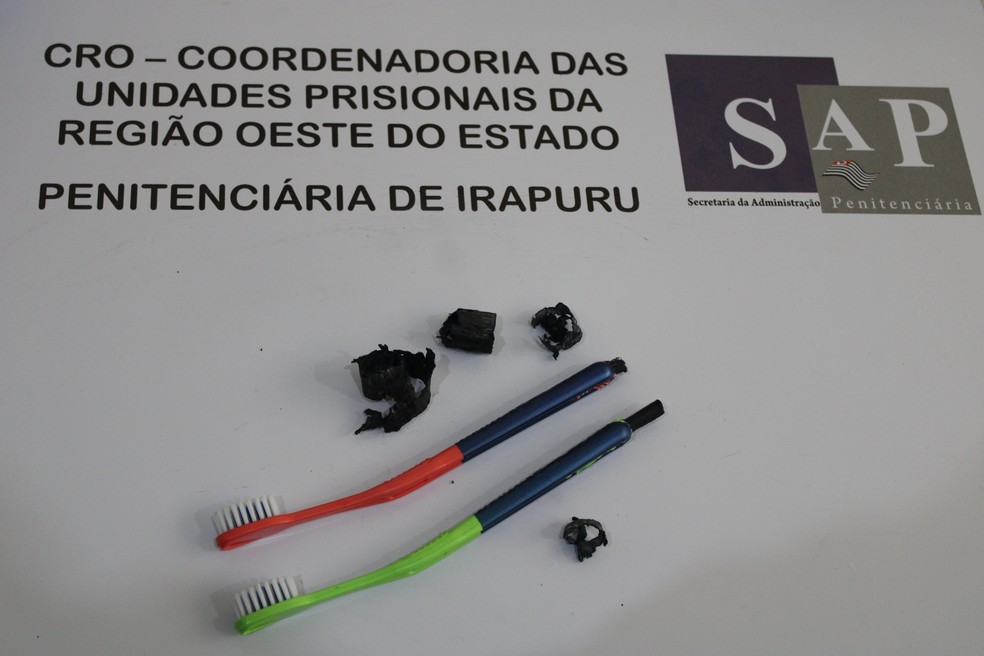 Droga sintética K4 estava escondida em cabos de escovas de dentes — Foto: SAP