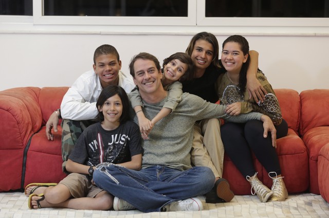 Marcello Antony com a família (Foto: Roberto Moreyra / Agência O Globo)