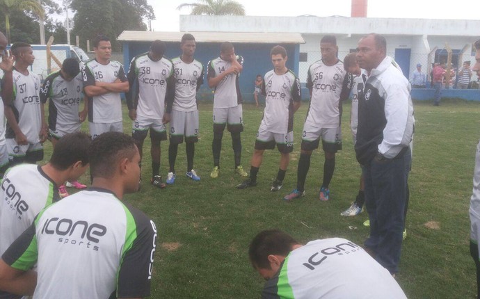 Mauro Soares comanda mais um treino no Rio Branco-ES (Foto: Deysiane Souza/ Rio Branco)
