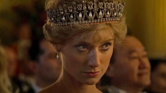 Intérprete da Princesa Diana em ‘The Crown’ lamenta ataques monarquistas à produção antes da estreia da 5ª temporada