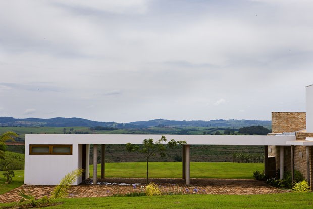 Casa de Campo de madeira, aço e vidro (Foto: Edu Castello/ Divulgação)