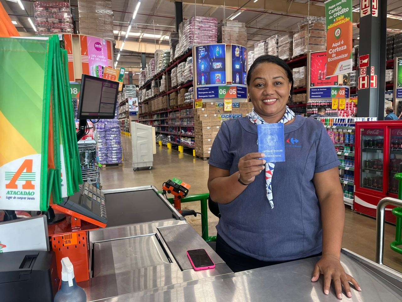 Ministro do Desenvolvimento Social lança no PI projeto com rede de supermercados; contratada tem carteira assinada pela 1ª vez aos 43 anos  