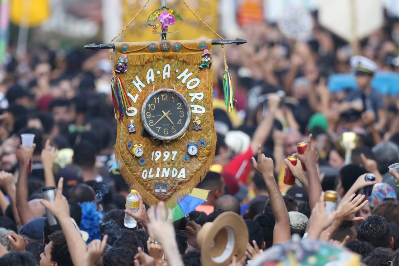 Prévias de Carnaval mudam trânsito em ruas do Recife e de Olinda neste fim de semana