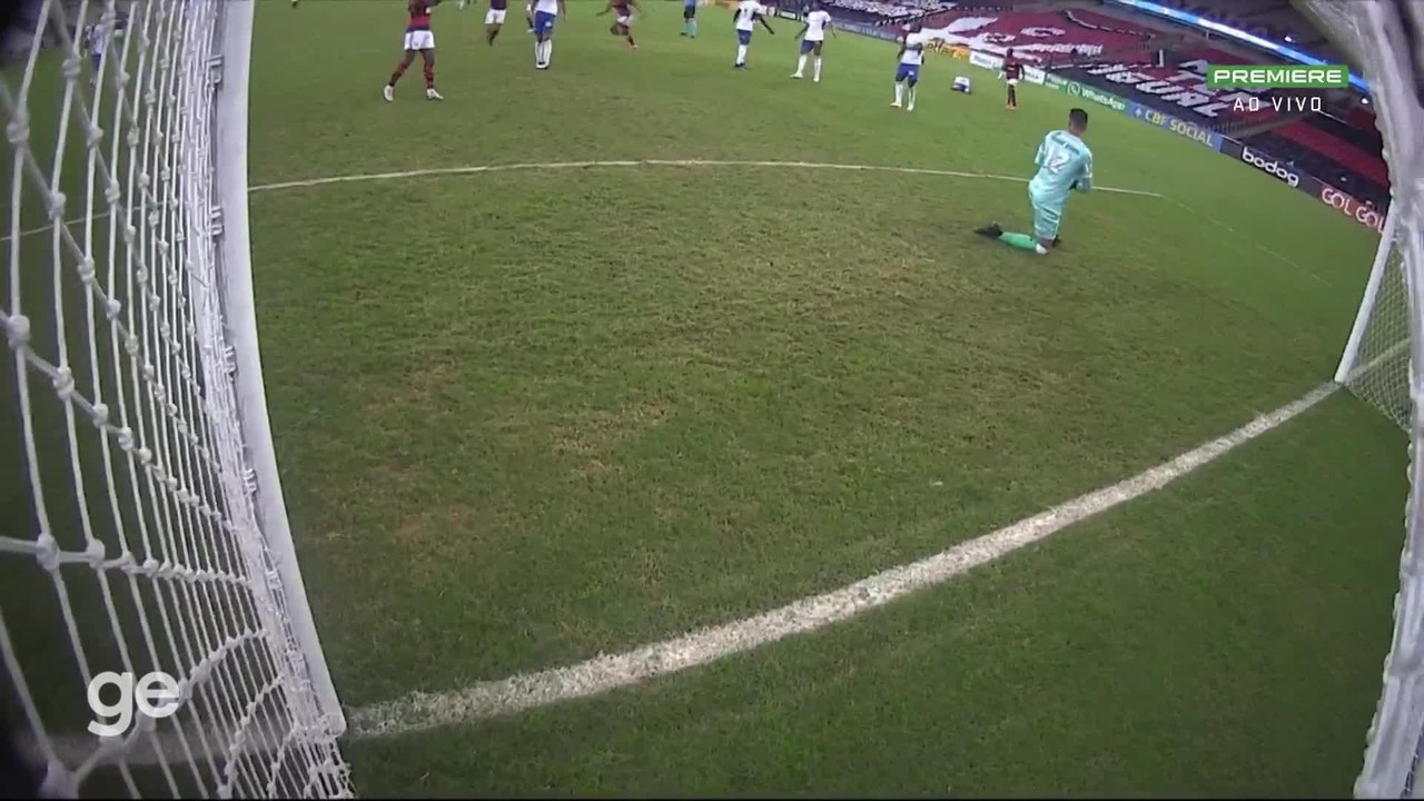 Aos 20 min do 1º tempo - gol de dentro da área de Bruno Henrique do Flamengo contra o Fortaleza
