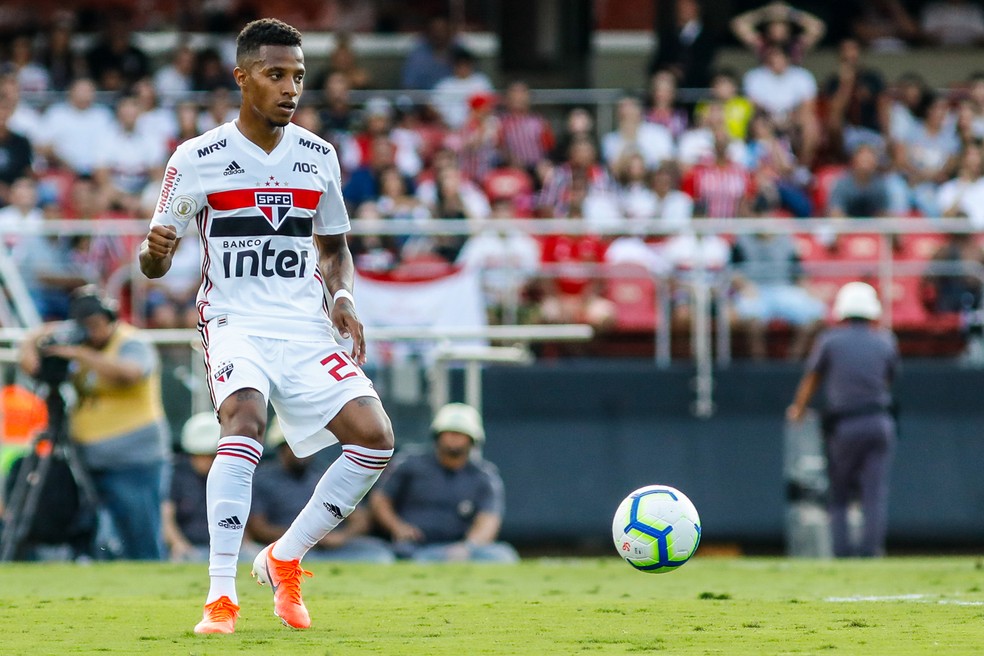 Treinamento por videochamada e 'surto na cabeça': Tchê Tchê explica a rotina de treinos e ansiedade por volta do futebol