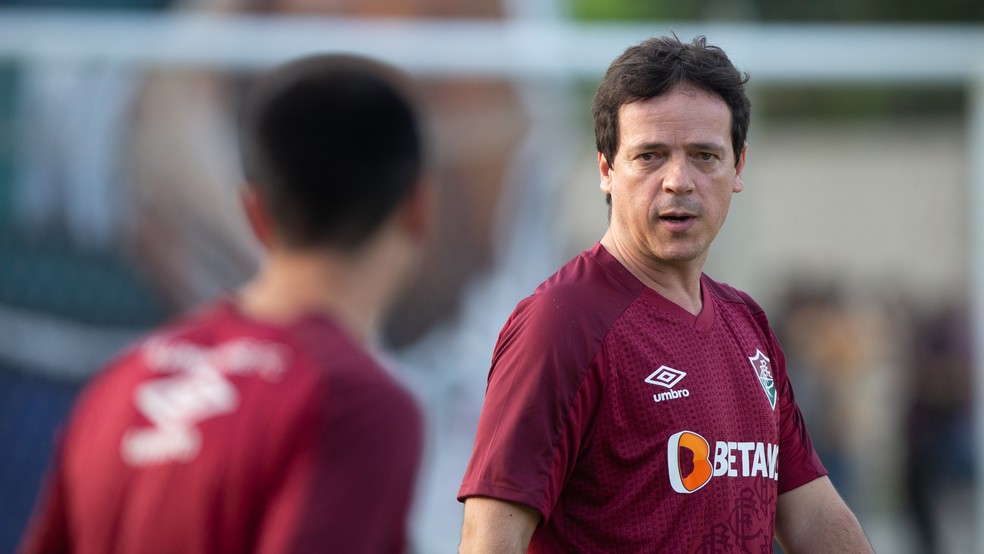 Fernando Diniz em seu primeiro treino após retorno ao Fluminense — Foto: Marcelo Gonçalves/Fluminense