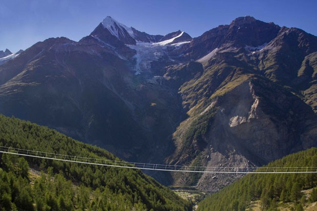 Ponte para pedestres mais longa do mundo é aberta nos Alpes Suíços (Foto: Cortesia Zermatt Tourism)