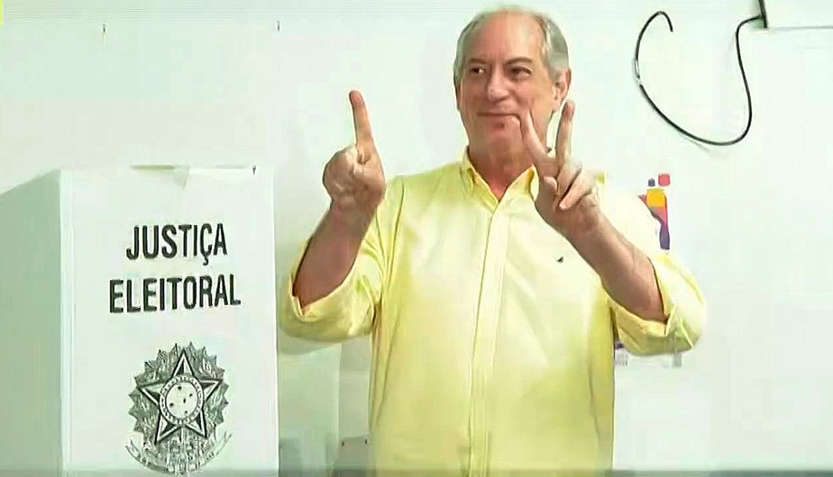 Ciro vota em Fortaleza, no Ceará