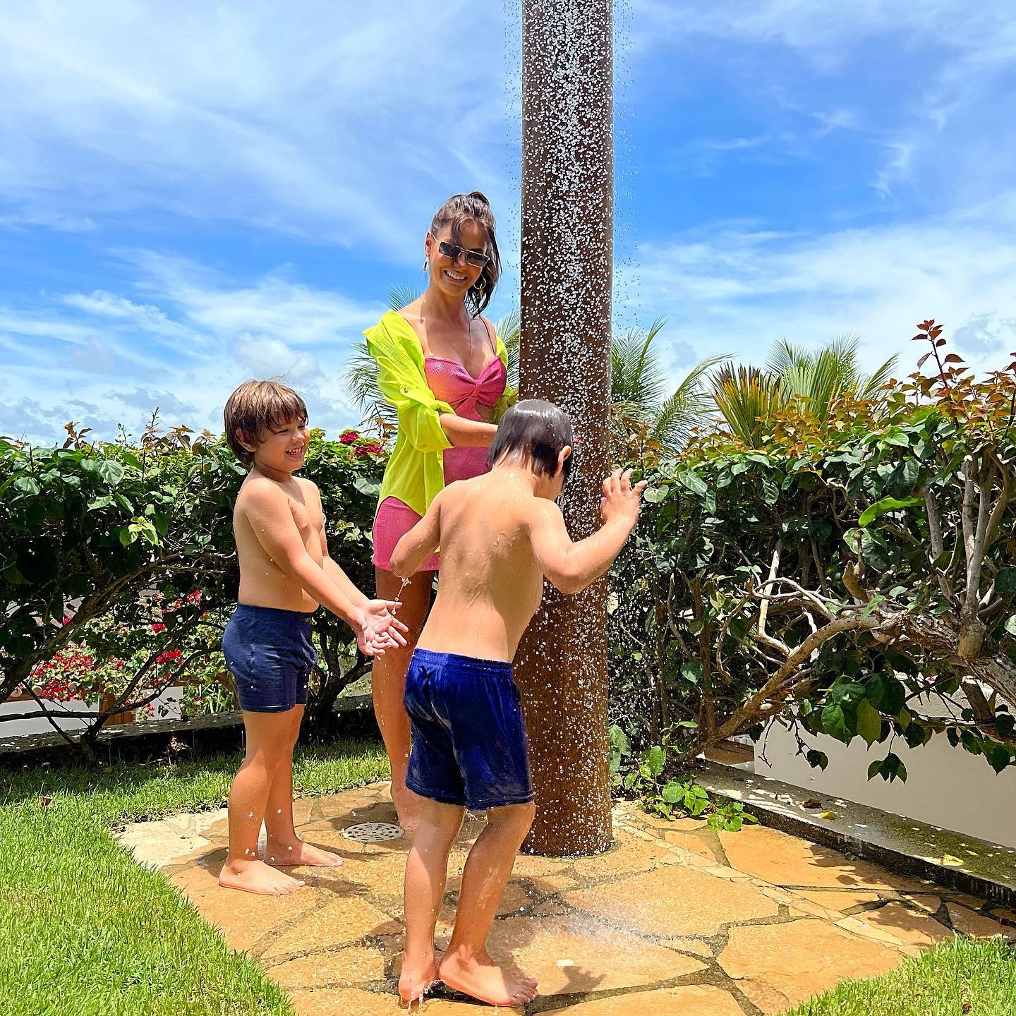 Andressa Suíta com os filhos (Foto: instagram/reprodução)