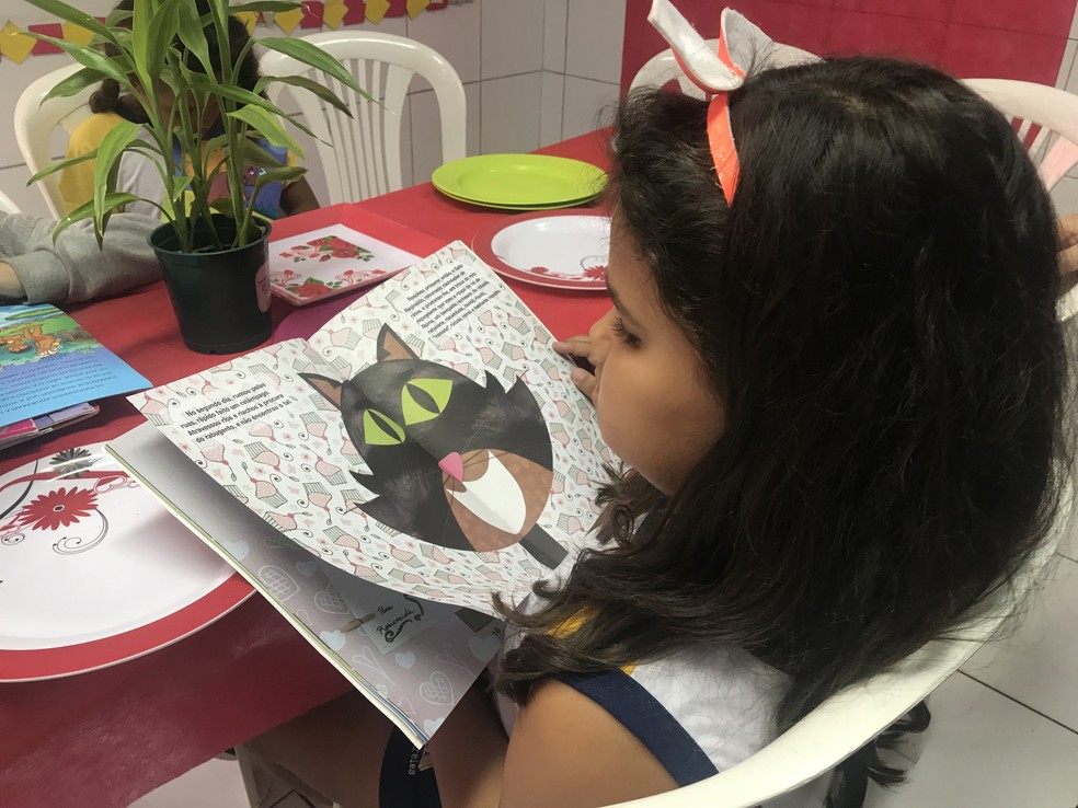 Escola em Maceió simula restaurante com livros para estimular a leitura  — Foto: Michelle Farias/G1