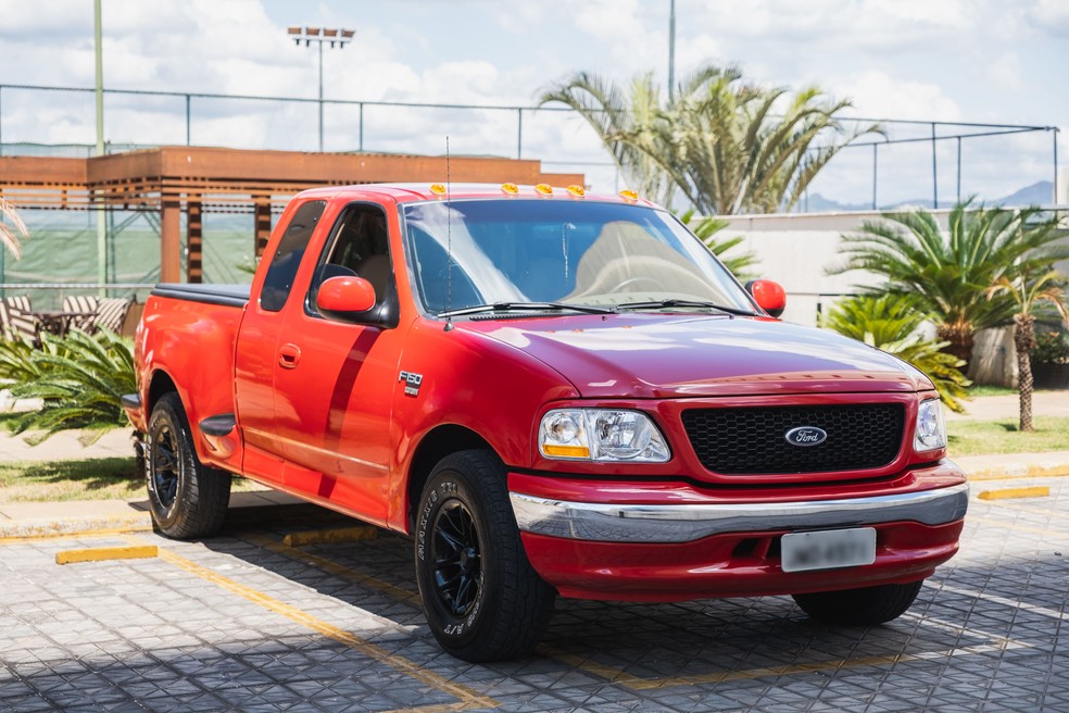 A Ford F-150 Lariat de 1998 de Wallace foi produzida para uso urbano — Foto: Bruno Castro/Autoesporte 