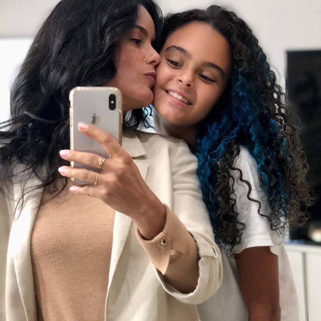 Luciele Di Camargo posa ao lado da filha Maria Eduarda (Foto: Reprodução / Instagram)