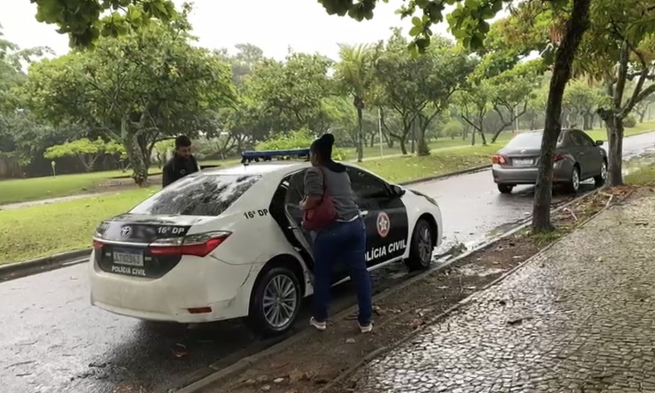 A faxineira de 37 anos indiciada por abandono de incapaz, na Barra da Tijuca