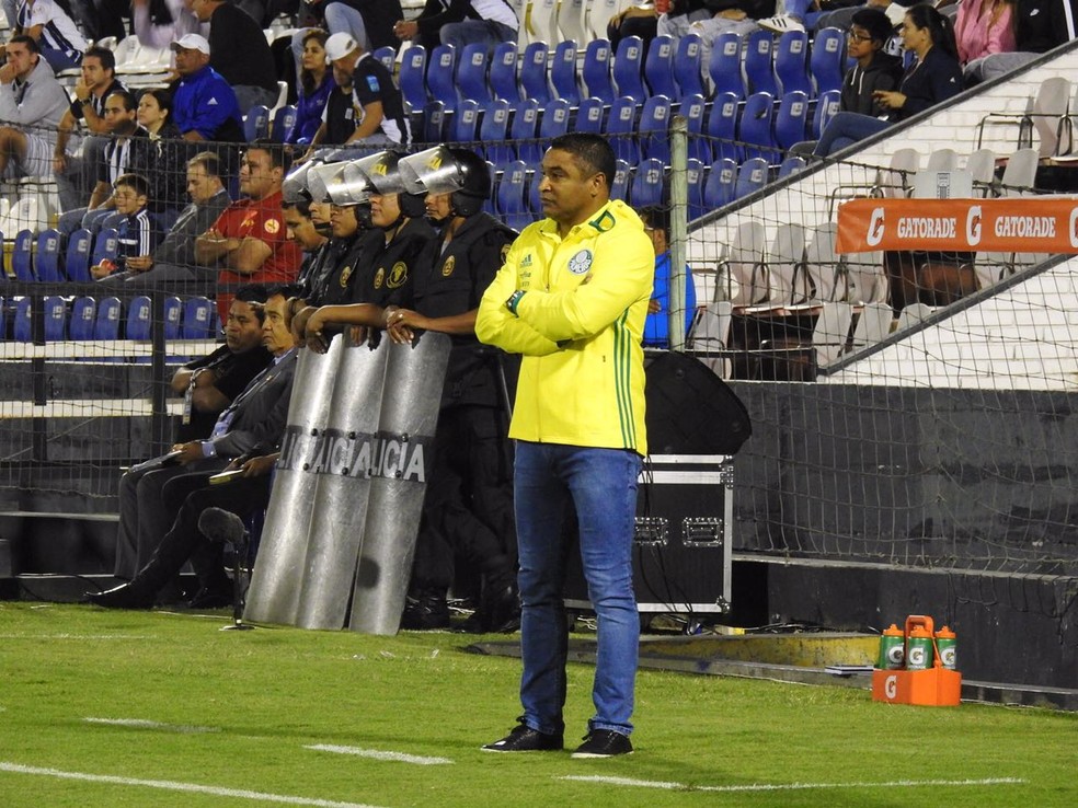 Roger Machado, no jogo Alianza Lima x Palmeiras  (Foto: Felipe Zito)
