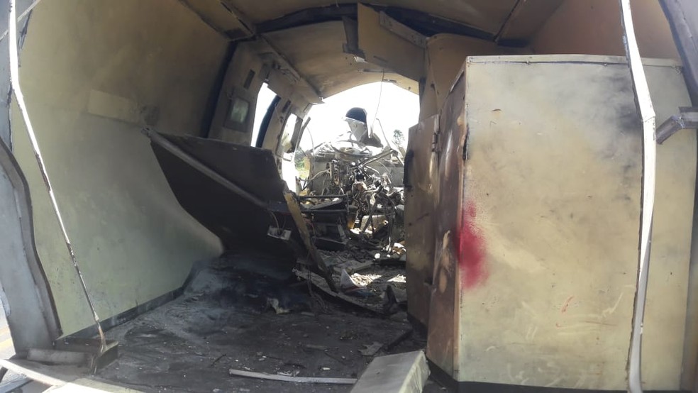 Carro-forte foi alvo de criminosos na BR-153 — Foto: Divulgação