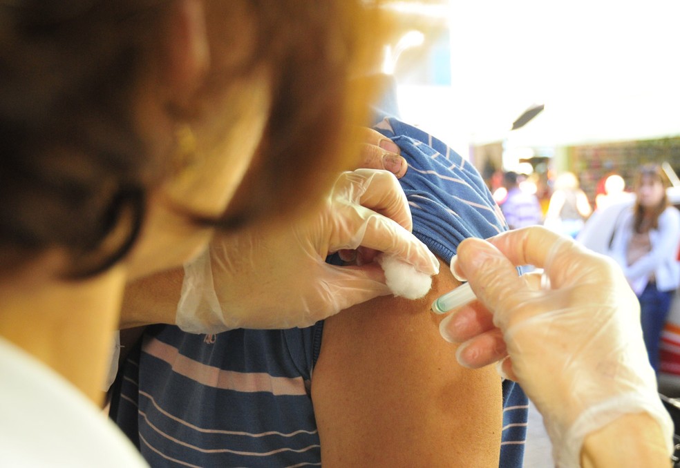 PÃºblicos liberados para receber a dose da vacina contra a gripe devem procurar uma unidade de saÃºde â Foto: Prefeitura de JundiaÃ­/DivulgaÃ§Ã£o