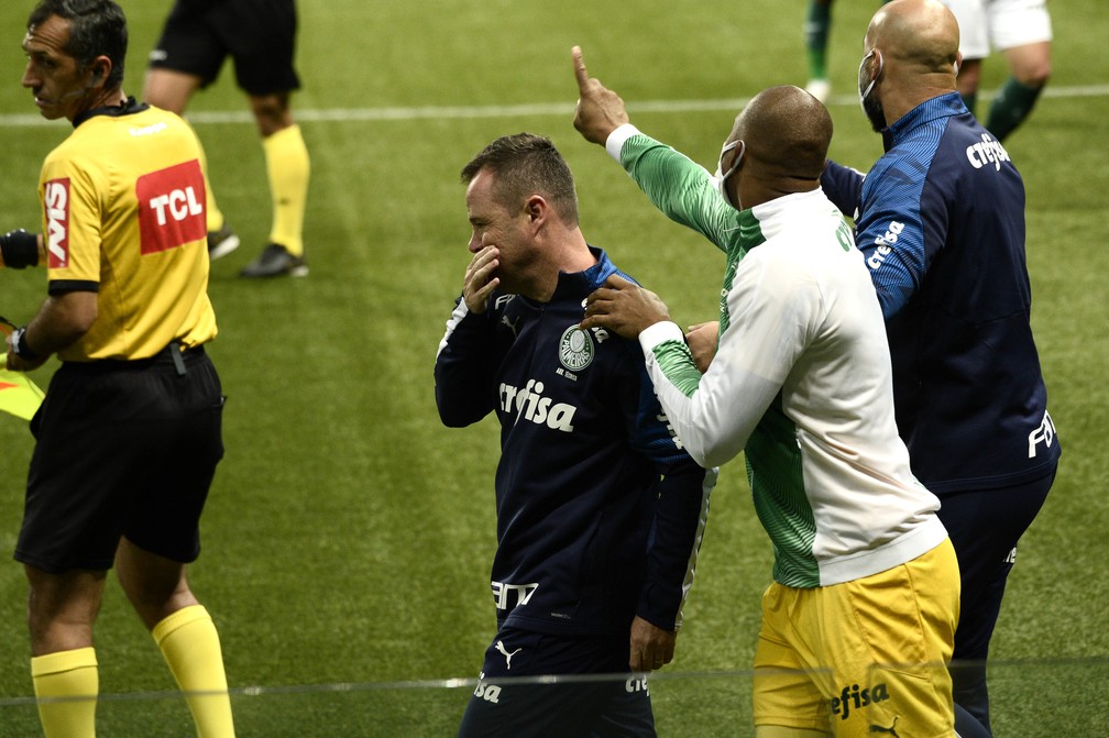 Andrey Lopes se desculpa por cartão no Palmeiras e espera Abel: 
