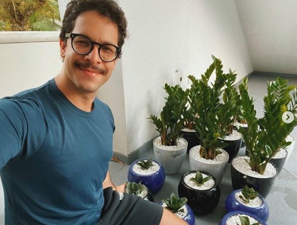 Rainer Cadete brinca que a idade chegou: Tio das plantas (Foto: Reprodução/Instagram @rainercadete)
