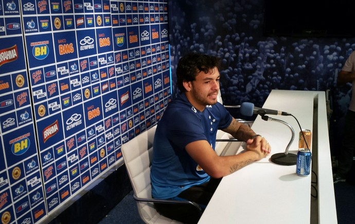 Entre sorrisos e provocação, Goulart avisa: Tríplice, só Cruzeiro e Bayern