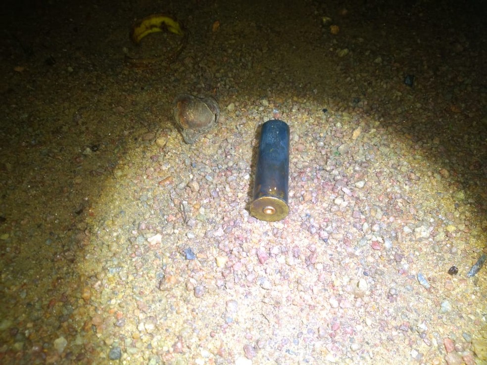 Cápsula foi achada perto do corpo do agricultor — Foto: WhatsApp/Reprodução