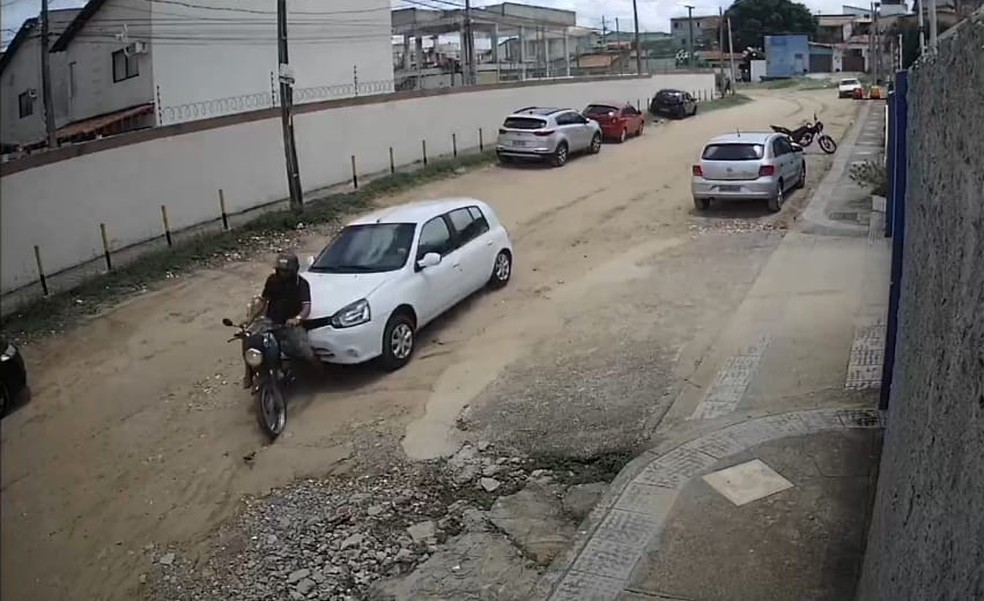 Pedreiro foi morto por motorista no bairro de Neópolis. — Foto: Inter TV Cabugi/Reprodução