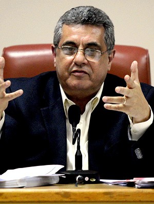 Lopes vai à CBF cobrar posição e ainda não aprovou pedidos de Fla e Flu