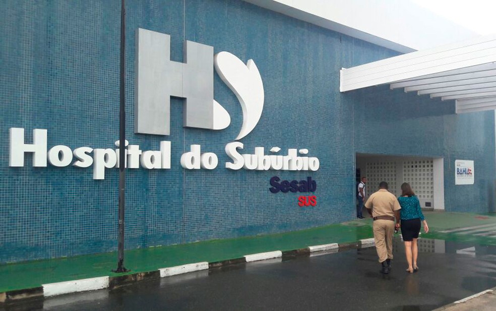 Gestante foi levada para o Hospital do Subúrbio, em Salvador — Foto: Vanderson Nascimento/ TV Bahia