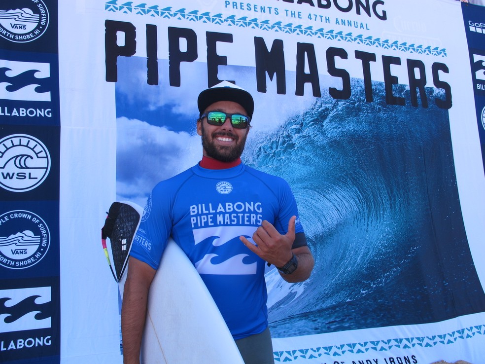 Após vitória, Caio Ibelli disse que surfará mais tranquilo e quer aproveitar Pipeline sozinho, 