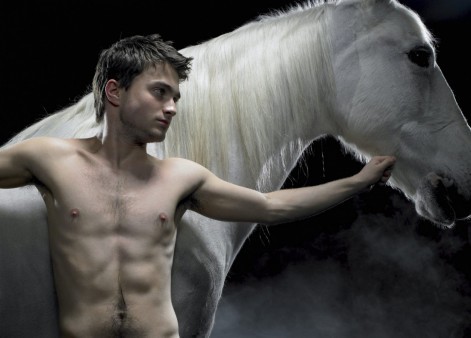 Daniel Radcliffe em foto profissional da peça Equus (Foto: divulgação)
