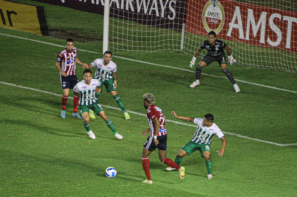 Albornoz marcou dois dos três gols do Junior Barranquilla — Foto: Divulgação / Junior Barranquilla