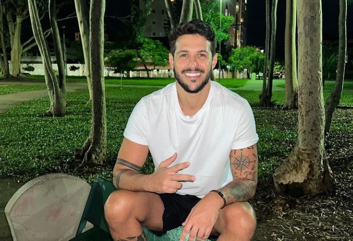 Família de Rodrigo Mussi diz que ex-BBB iniciou exercícios com fisioterapeuta e que processo de extubação continua
