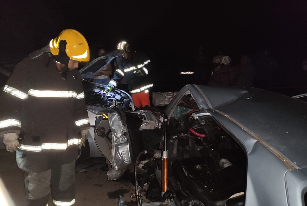 Quatro Pessoas Ficam Feridas Em Acidente Entre Dois Carros E Dois