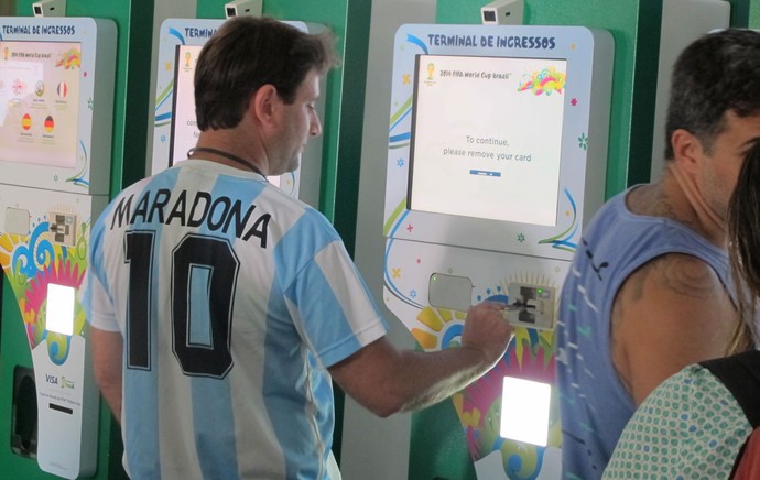 Torcedor Argentino retirando Ingressos Copa do Mundo  (Foto: Felippe Costa)