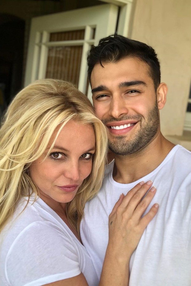 Britney Spears posa com o namorado e se declara (Foto: Reprodução/Instagram)