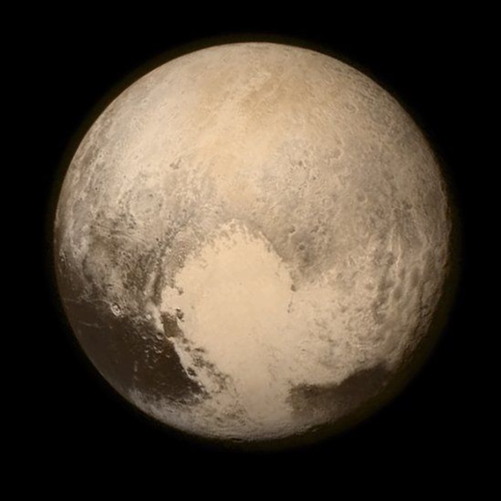 O registro de Plutão feito pela New Horizons revelou detalhes inéditos do agora planeta anão — Foto: Nasa