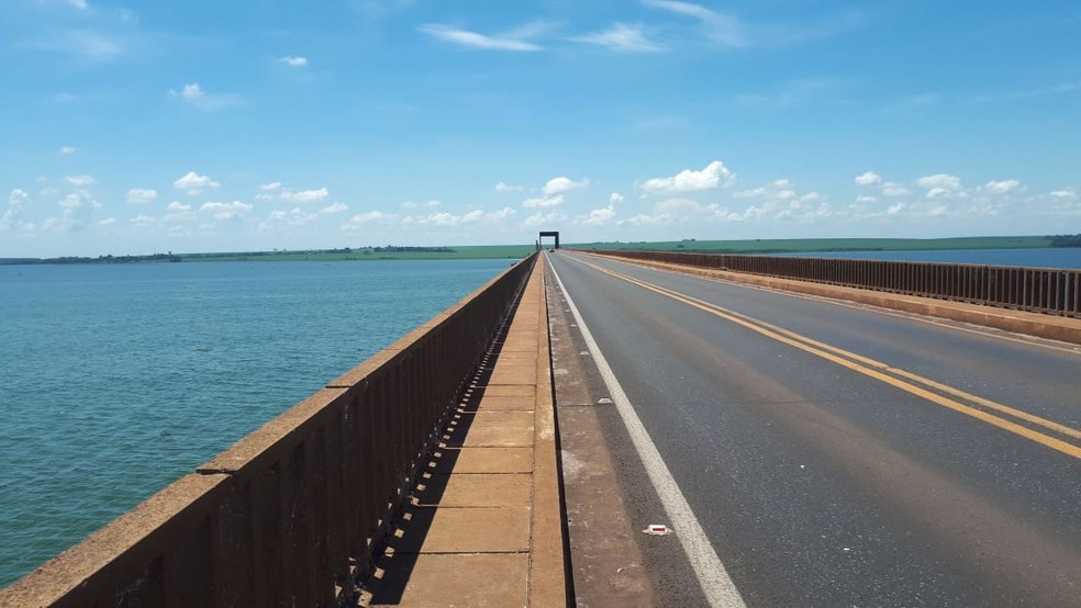 Rio Tietê chega a 25 metros de profundidade no ponto onde aconteceu acidente em Pongaí — Foto: Ariane Flores/TV TEM