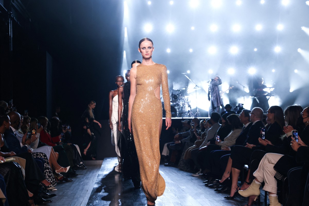 Michael Kors celebra a volta da vida noturna de NY com coleção Outono/Inverno |  Moda e beleza